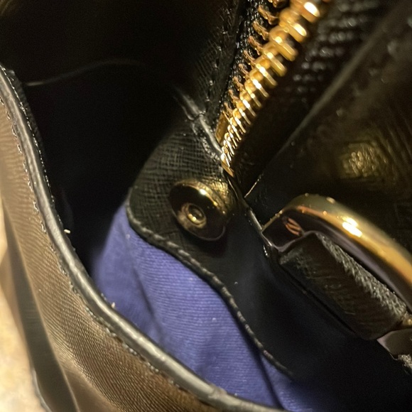 Tory Burch Large Black & Gold Robinson Satchel Purse-Great Condition - Picture 8 of 13